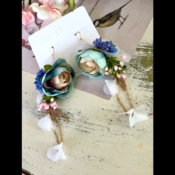 NWT Pink Teal Floral Dangle Earrings HOST PICK!!!! LAST ONE !!!! - Picture 3 of 4